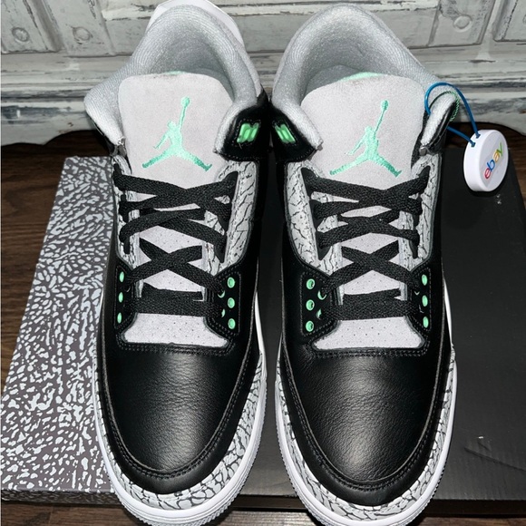 Jordan Retro 3 Green Glow - Picture 2 of 5